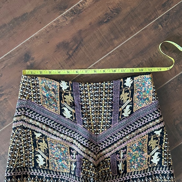 Zara high waisted embroidered shorts with side zipper (size small) - Picture 5 of 8